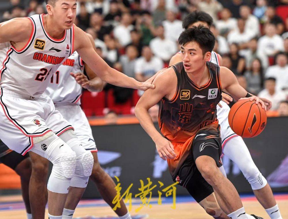 山东男篮成功击败四川男篮，取得关键胜利的简单介绍