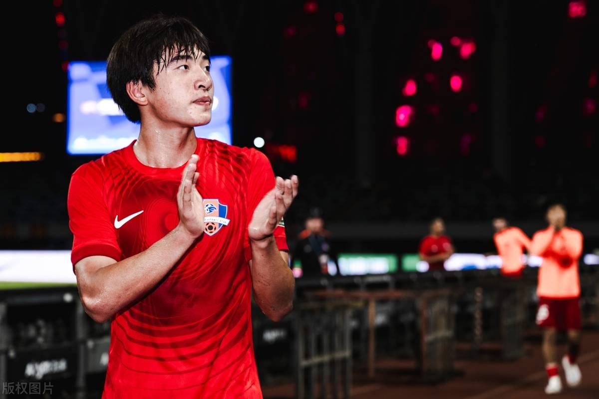 关于红星球员崭露头角,成为球队关键人物的信息 关于红星球员崭露头角,成为球队关键人物的信息