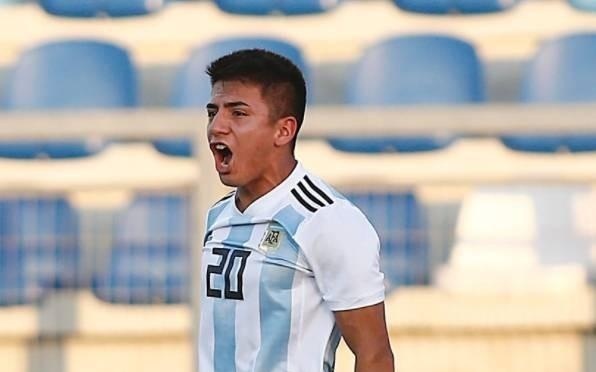 包含哈萨克斯坦球队签下阿根廷前锋，欲夺冠的词条