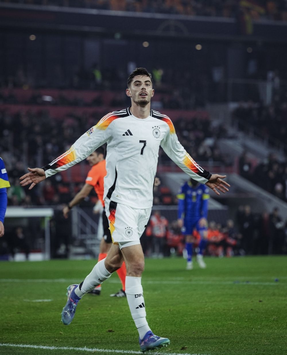 包含荷兰-大胜波兰，势如破竹晋级下一轮的词条