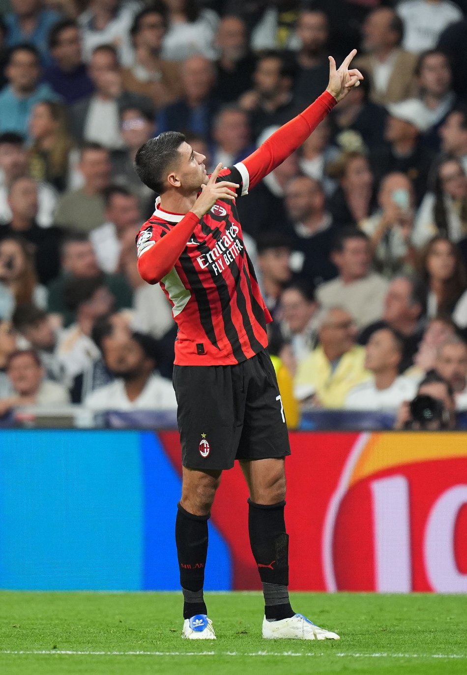 AC米兰前锋连续破门,创造进球纪录的简单介绍 AC米兰前锋连续破门,创造进球纪录的简单介绍