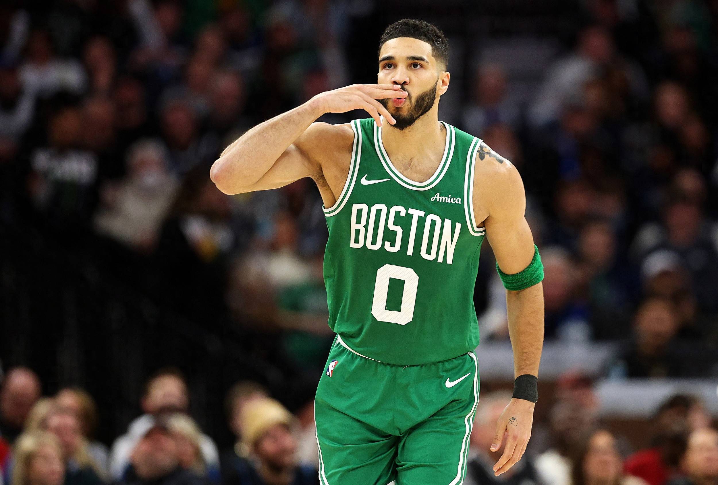 雷霆主场力压凯尔特人,取得一血 雷霆主场力压凯尔特人,取得一血