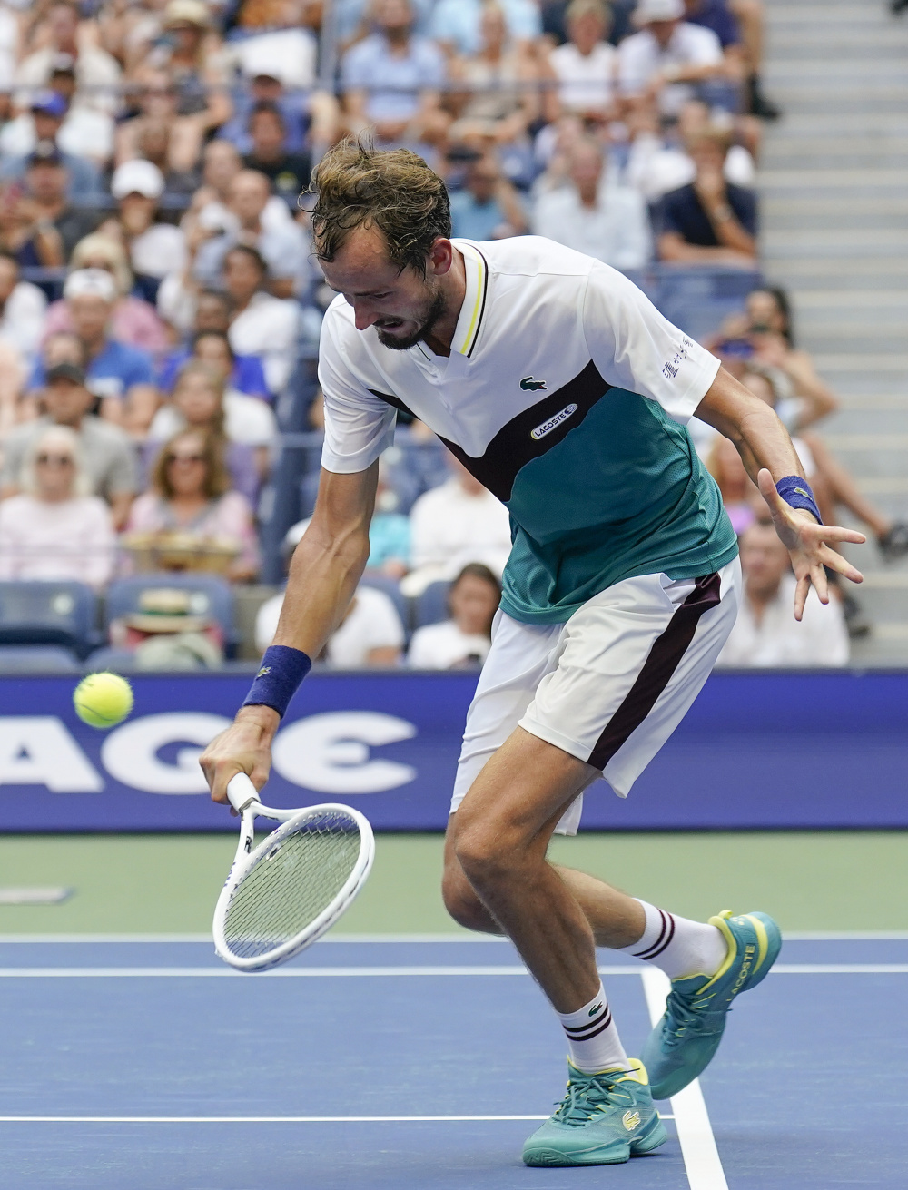 关于英国网球队险胜西班牙网球队，梅德韦杰夫送出助攻的信息