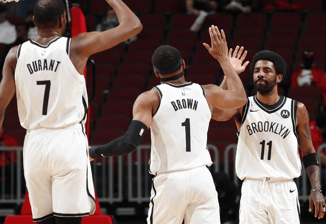 泰国队轻取日本队，黄鸭组合惊艳四座的简单介绍