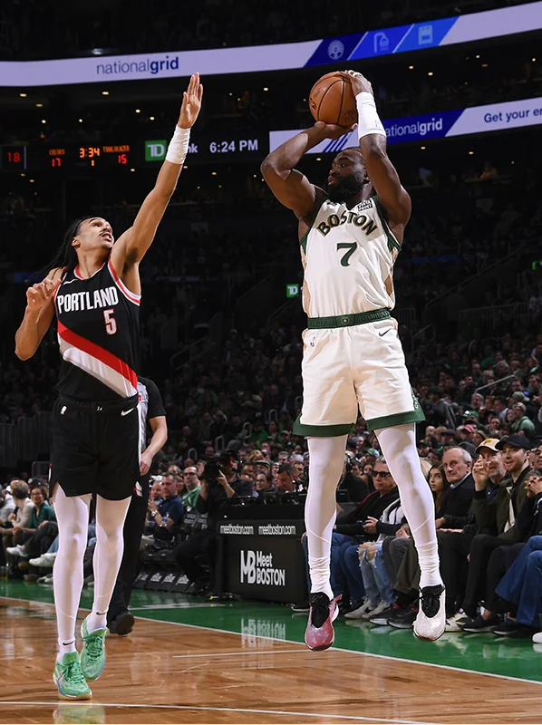 泰国队轻取日本队，黄鸭组合惊艳四座的简单介绍