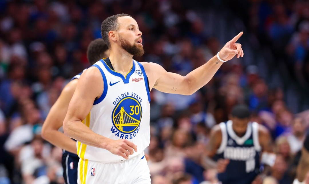 勇士力克猛龙，欧文状态火热