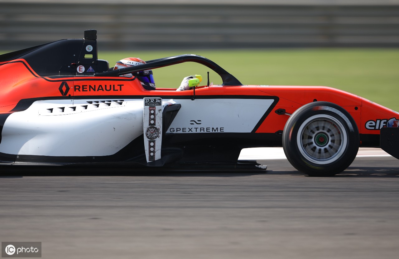 雷诺车队碾压索伯车队，塞恩斯扛起全队