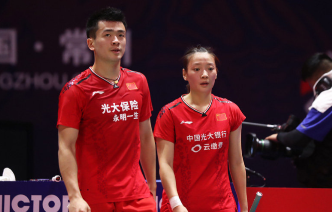 印尼队鏖战泰国队，黄鸭组合统治全场