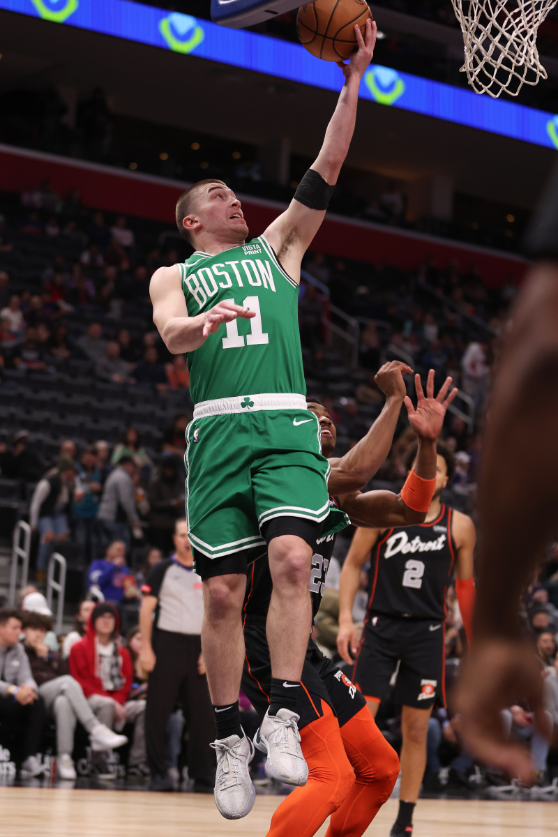 凯尔特人力克辽宁队，德罗赞点燃赛场