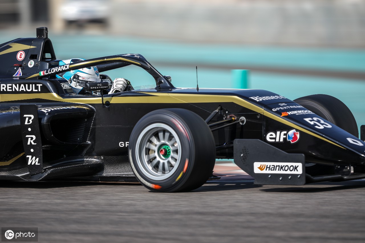 雷诺车队险胜威廉姆斯,佩雷兹带队取胜 雷诺车队险胜威廉姆斯,佩雷兹带队取胜