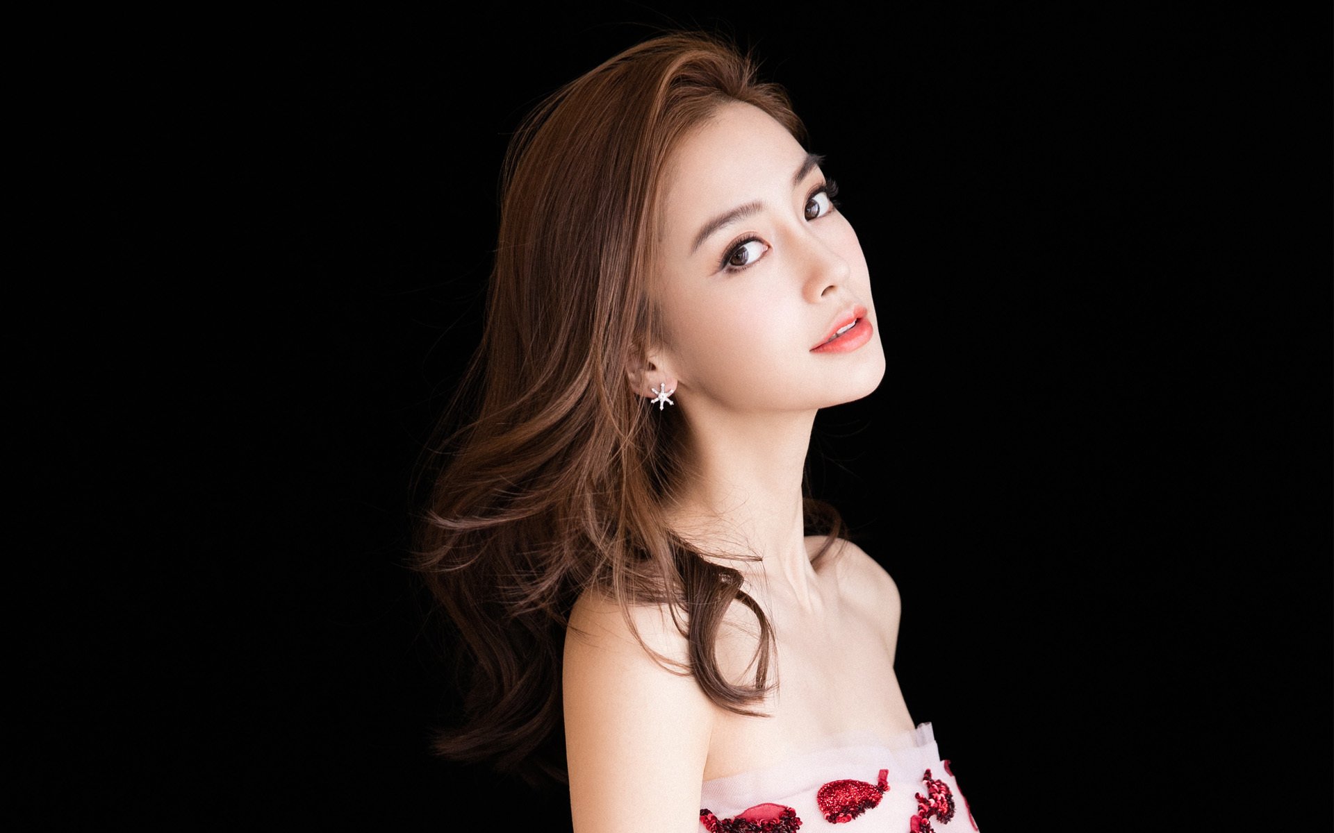 当哈利伯顿的无解分球遇上辽宁队的铁血防守—一场跨时空的战术博弈启示录