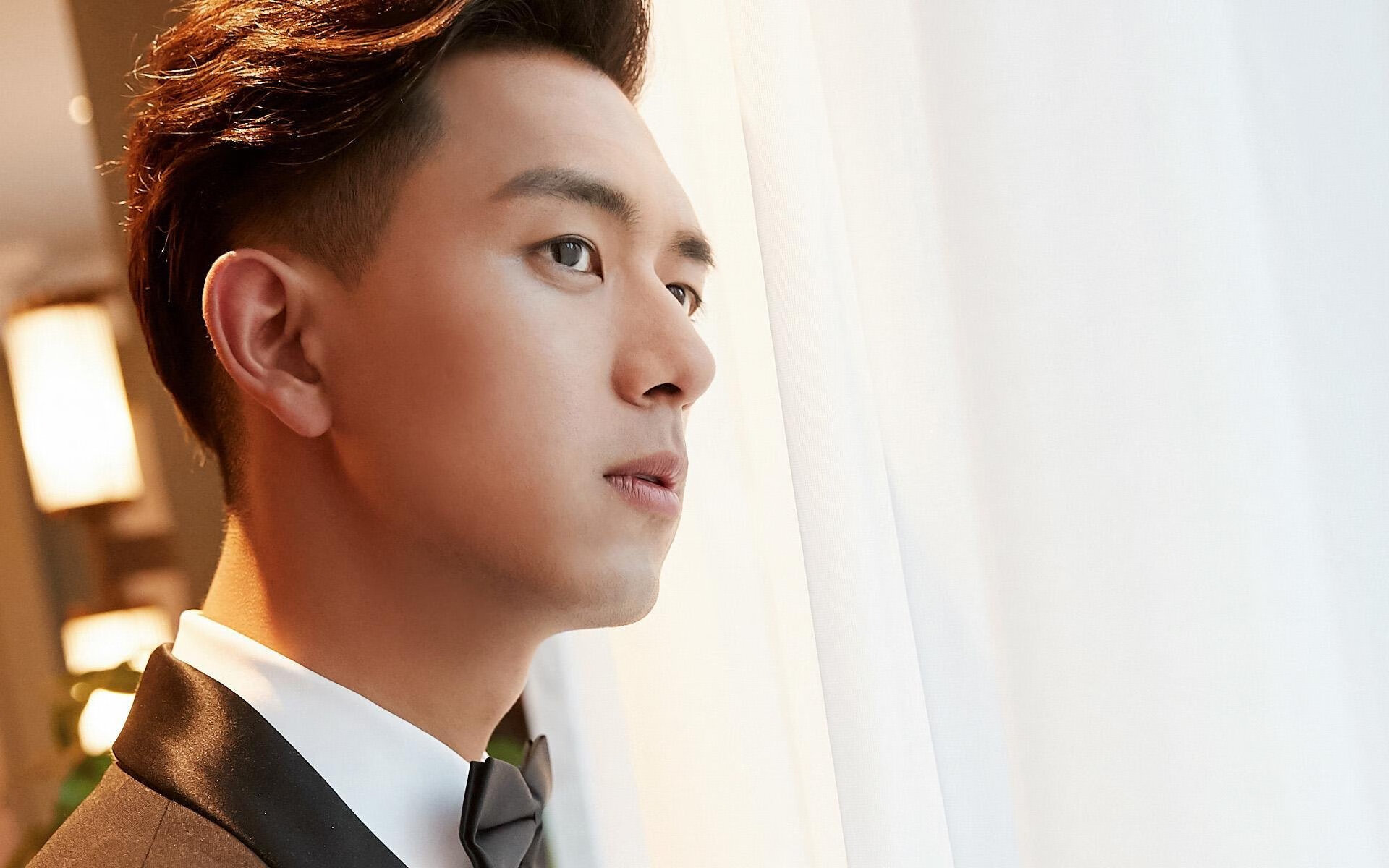 凤凰城不眠夜，西决生死战布克以火焰为墨，书写独属凤凰城的孤勇史诗