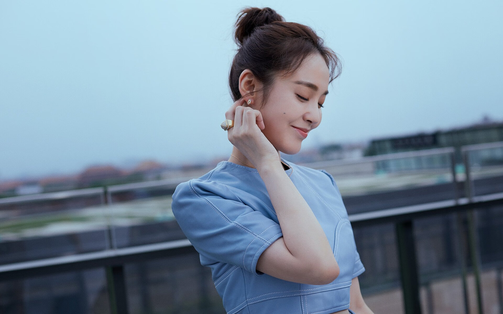 德甲新王登基与篮网逆袭，巅峰对决背后的残酷与荣光